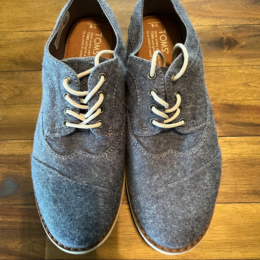 Tom’s lace up shoes